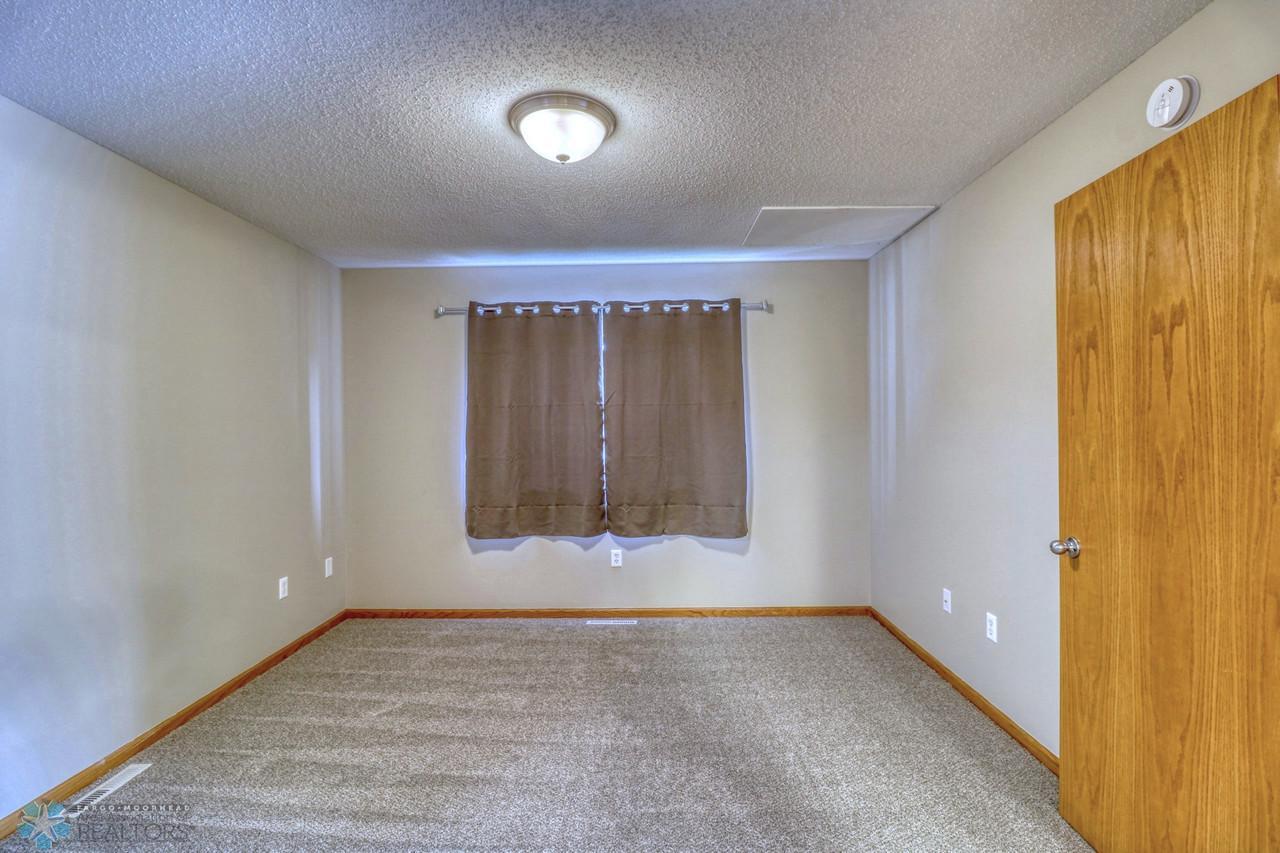 7Bedroom1_2-1280.jpg