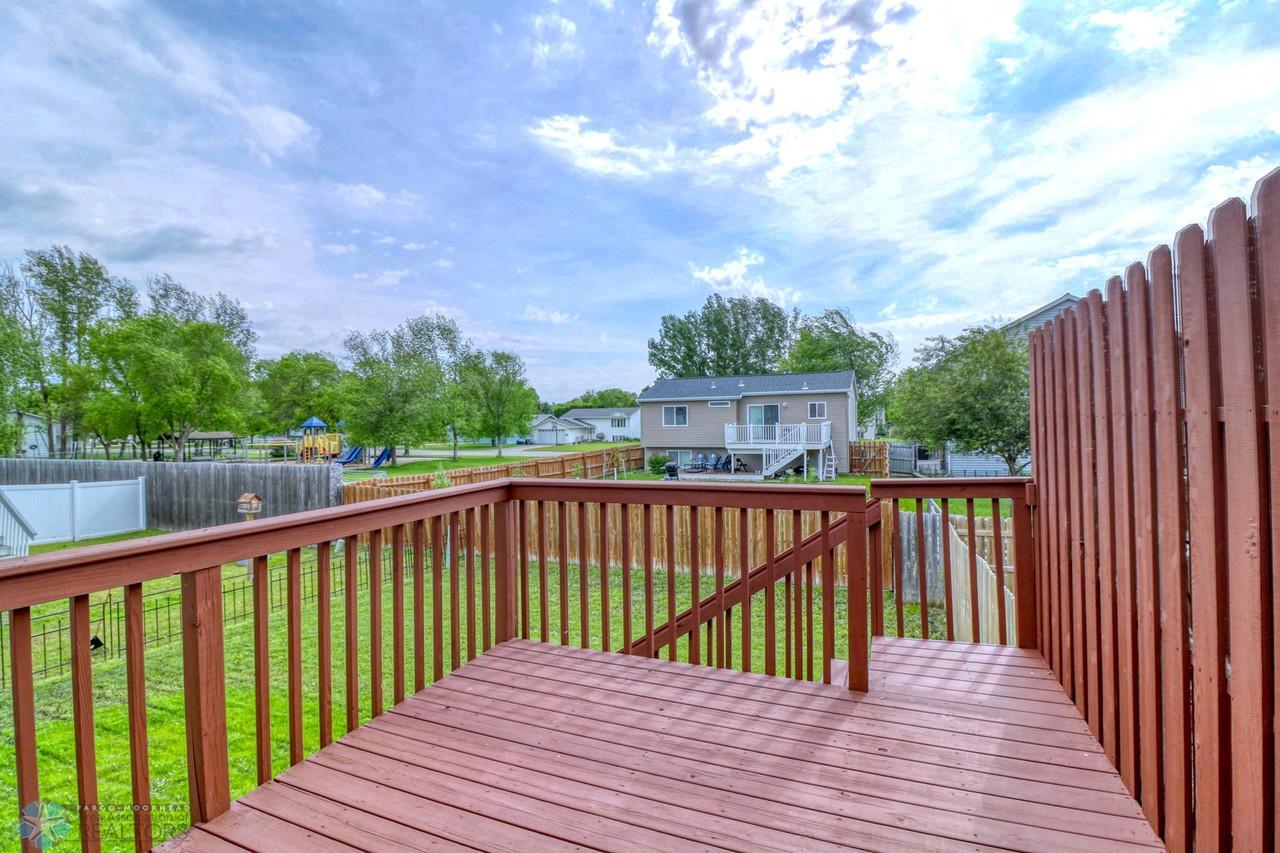 Backyard_deck1_1-1280.jpg