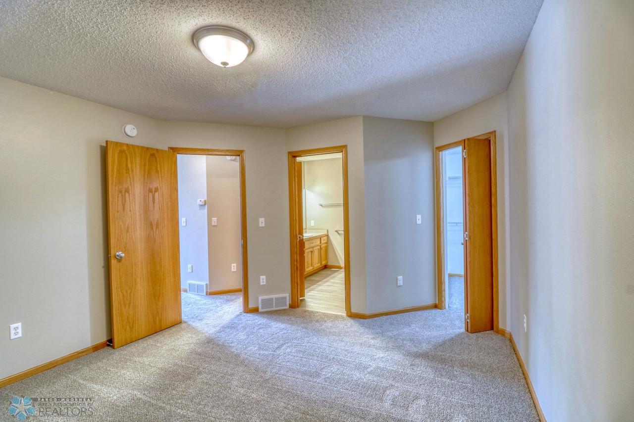 7Bedroom1_3-1280.jpg