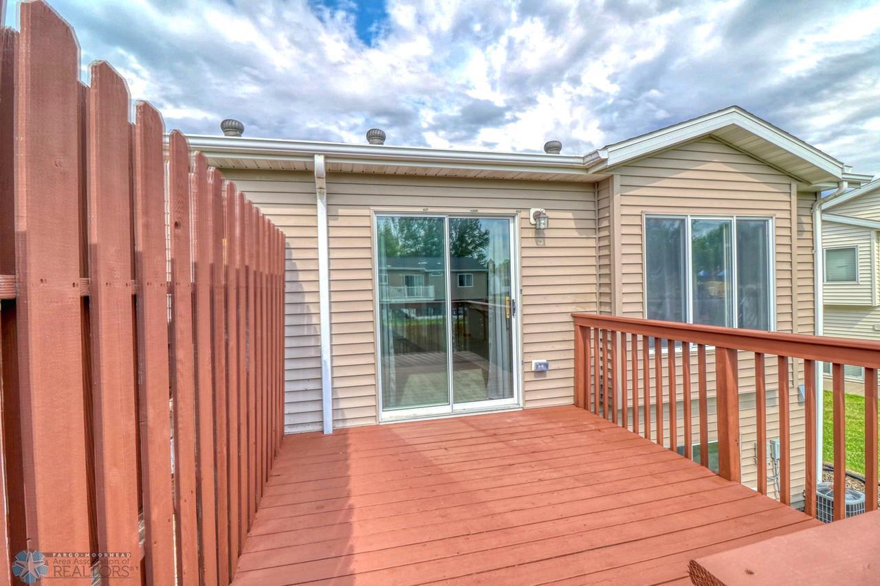 Backyard_deck1_2-1280.jpg