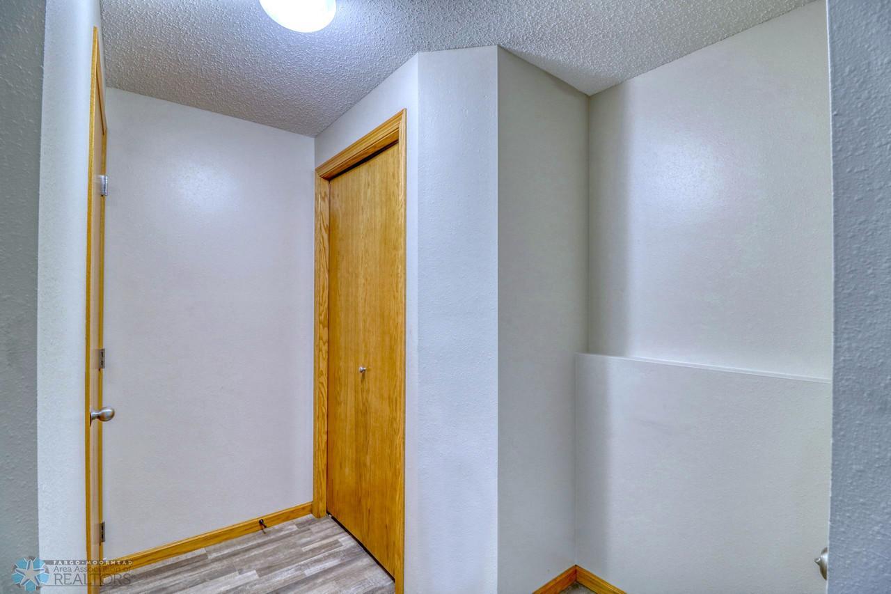 15Basement Mudroom1_2-1280.jpg