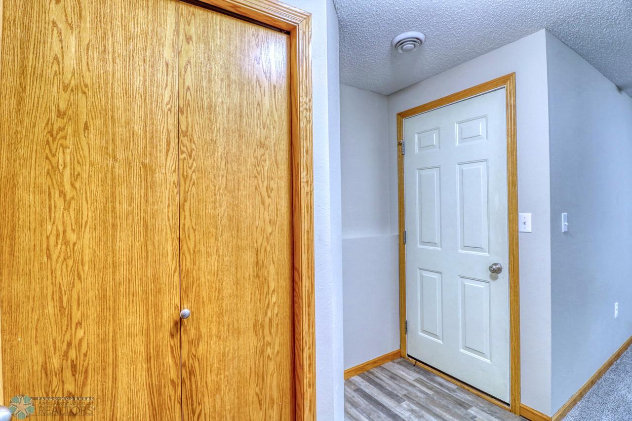 15Basement Mudroom1_1-1280.jpg