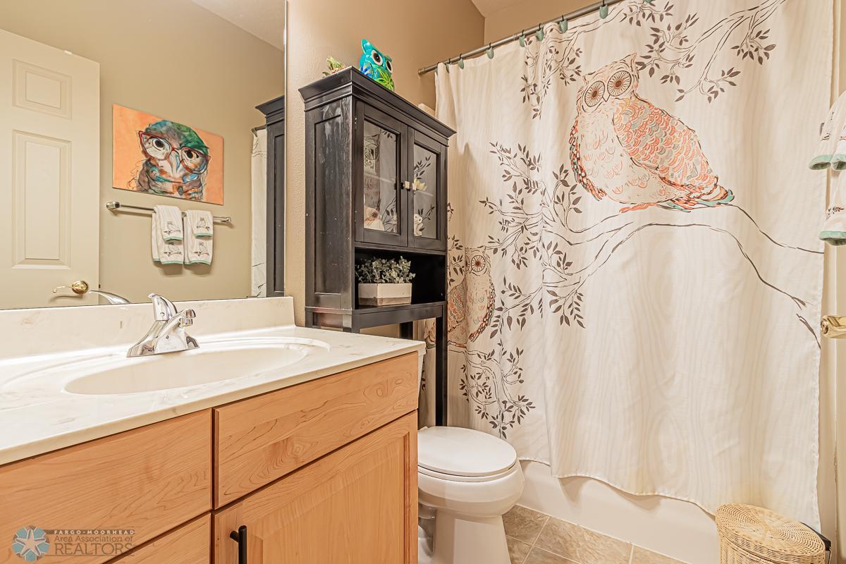 Main floor full bathroom