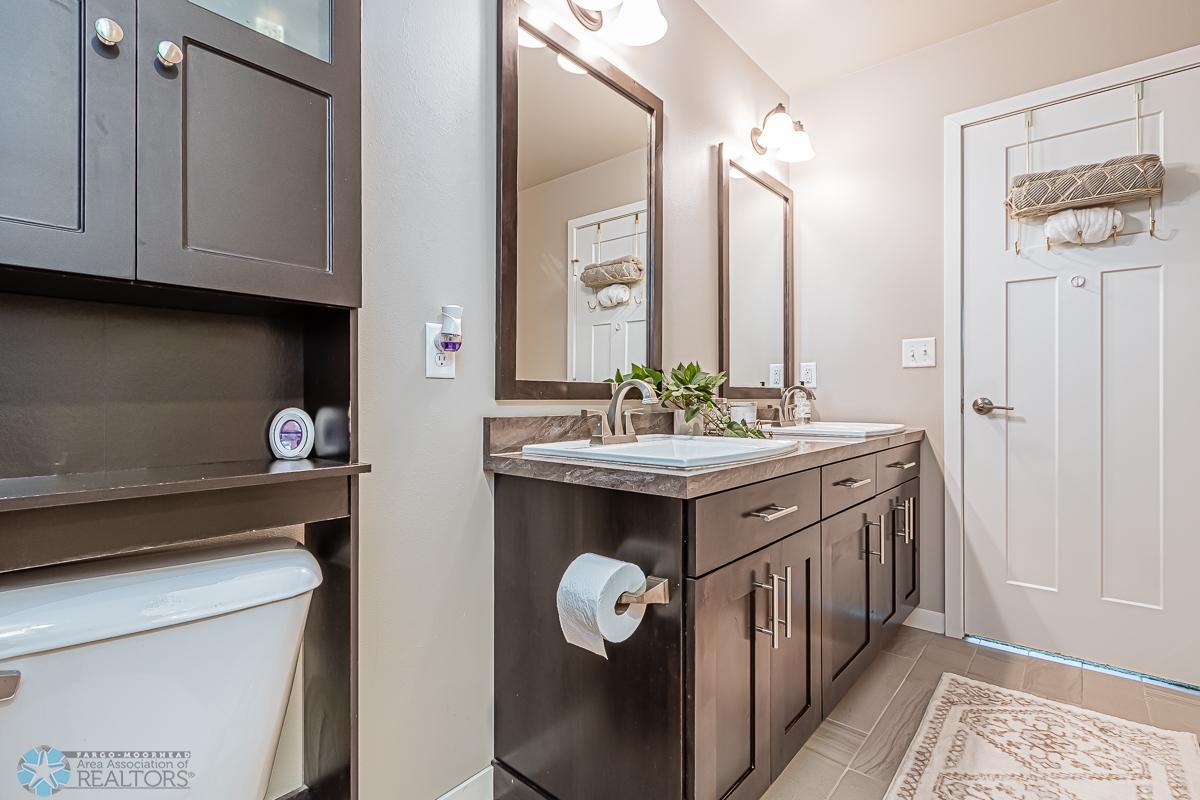 Primary_Bathroom_3.jpg