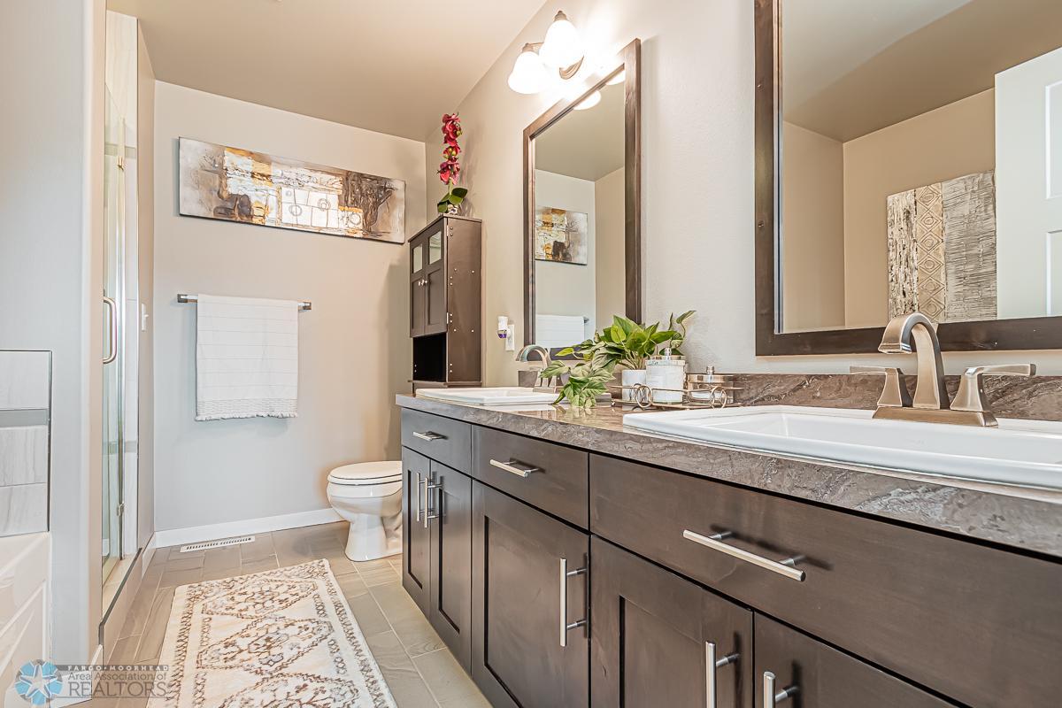 Primary_Bathroom_1.jpg