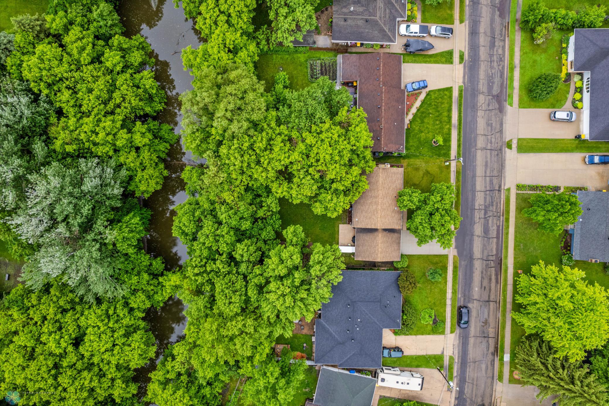 Fully fenced river lot!