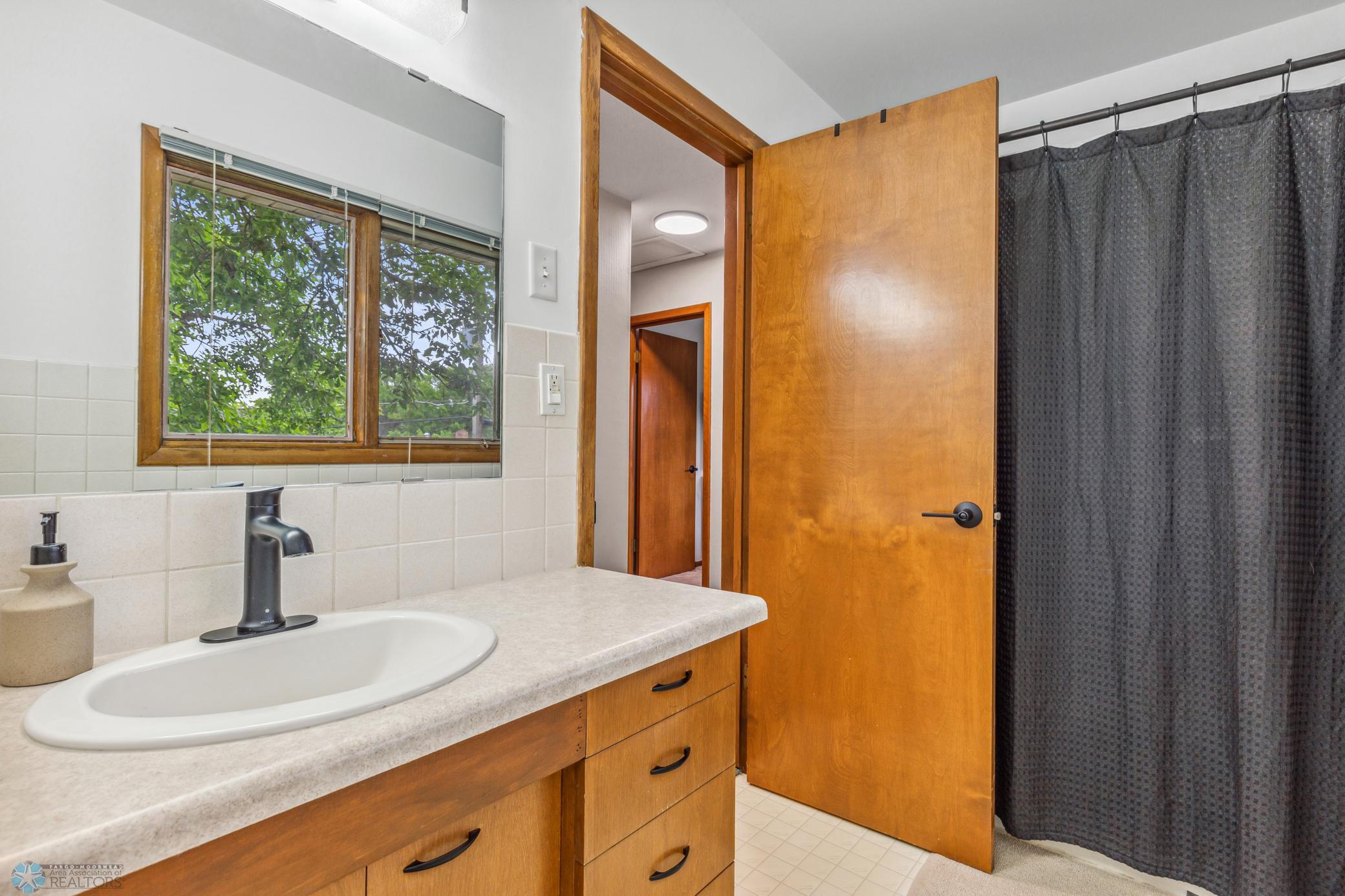 2nd floor full bath