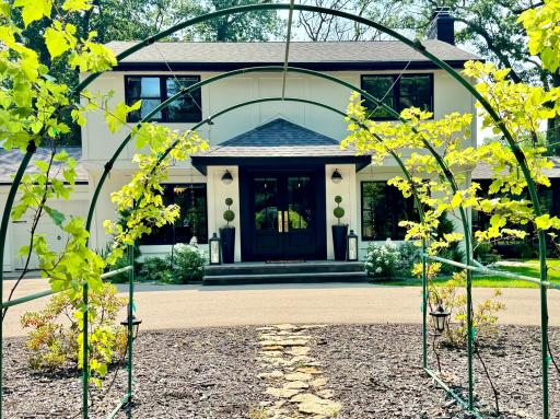 18855 Ridgewood Road, Wayzata, MN 55391