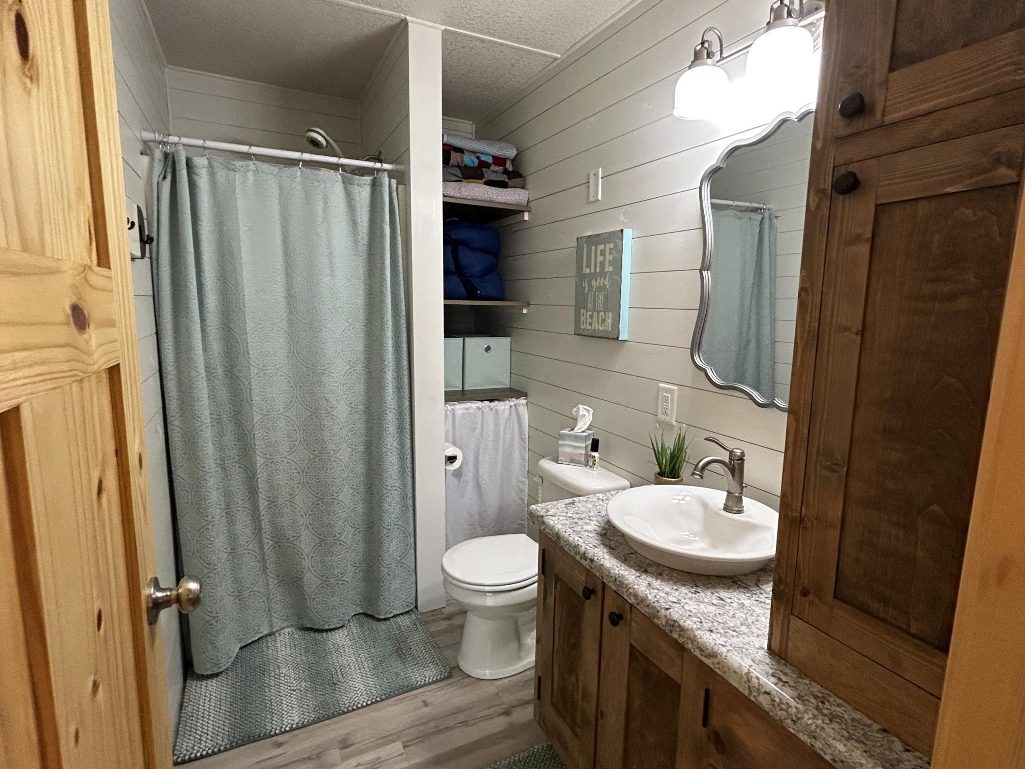 Fully Updated Bath.JPG