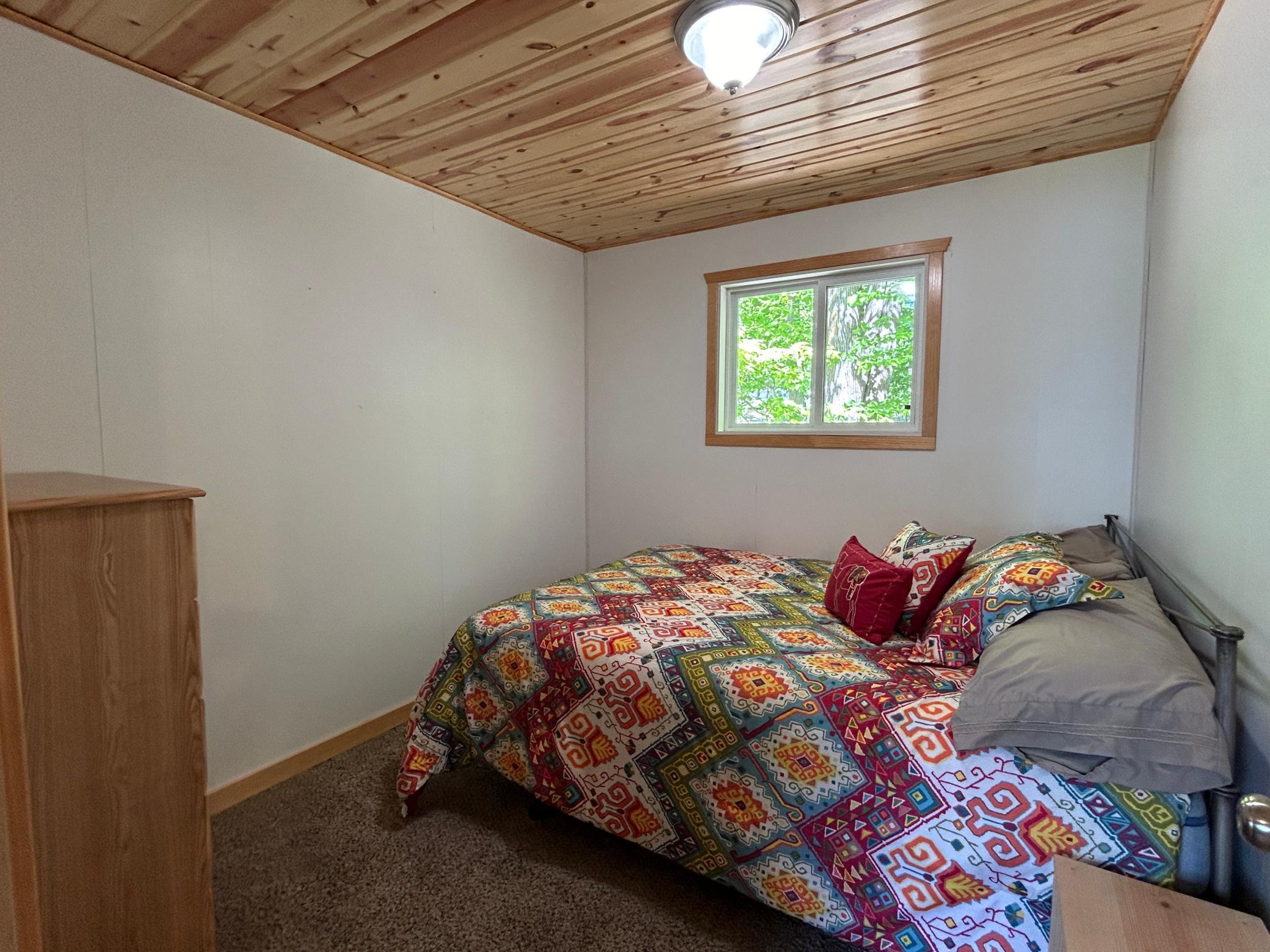 Bedroom 1.JPG