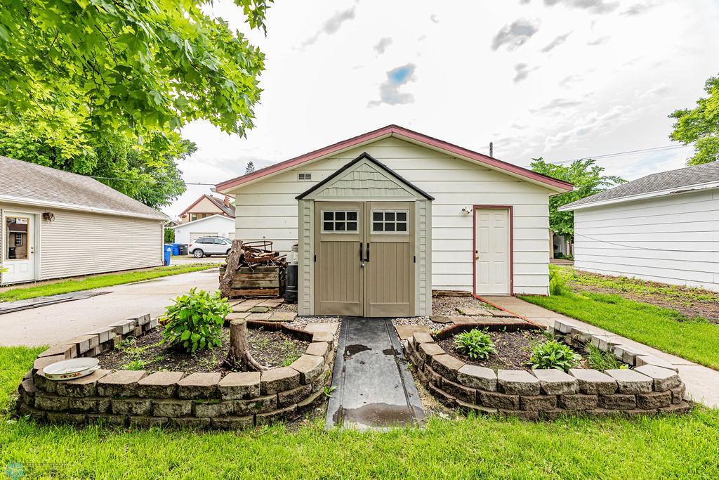 Shed & raised Gardens