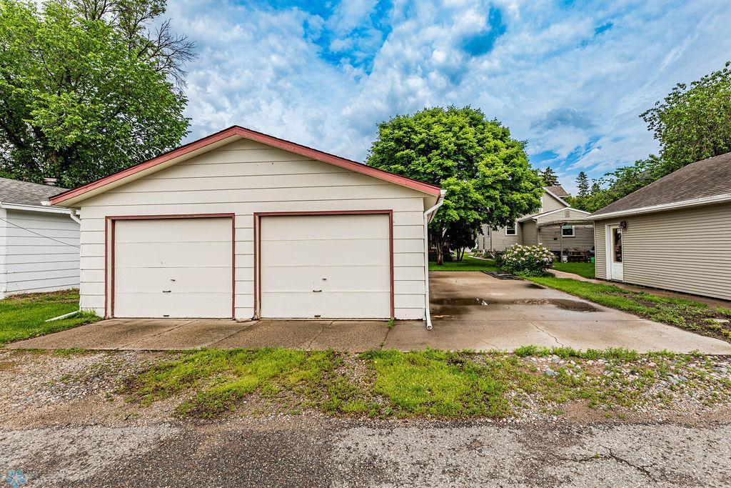 24 x 24 Garage w/ extra Parking Slab!!
