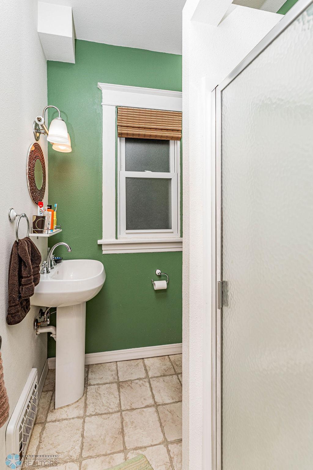 Main floor 3/4 bath