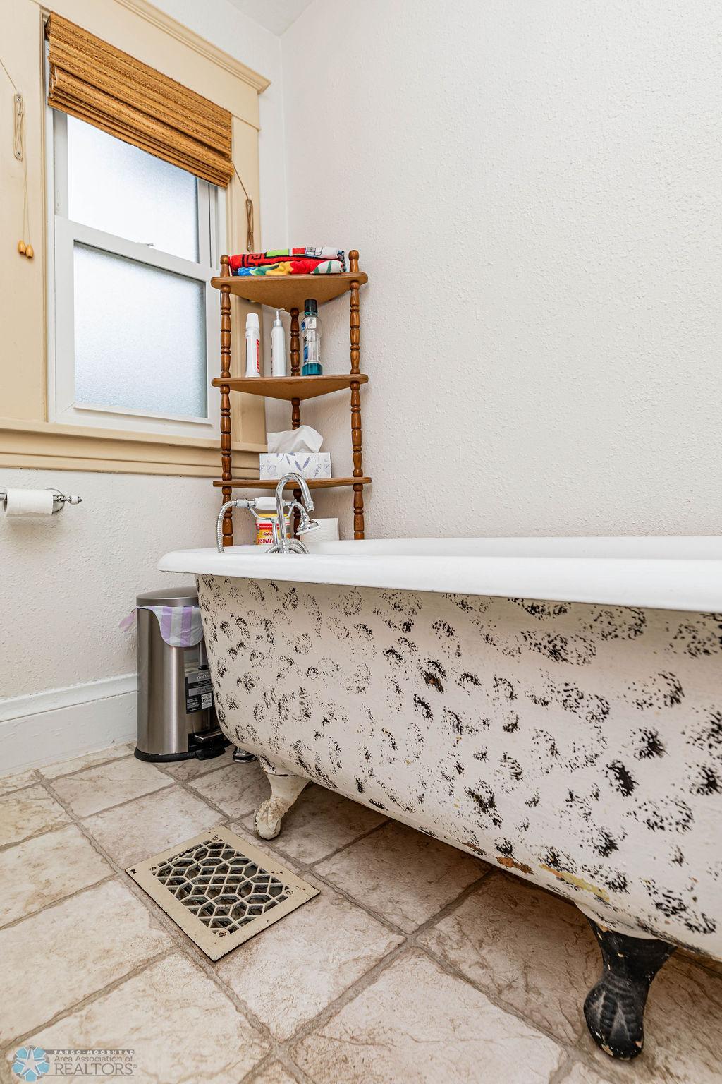 Claw foot tub!