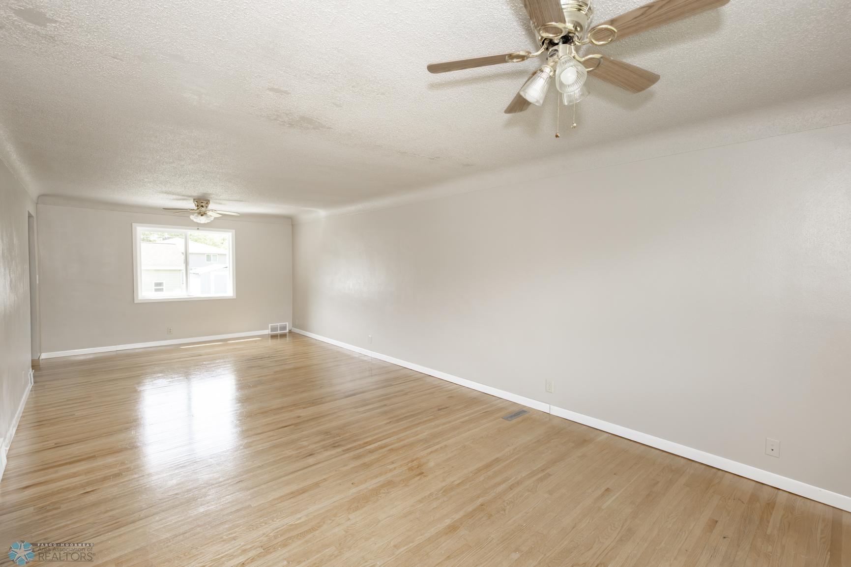 Living Room/Dining
