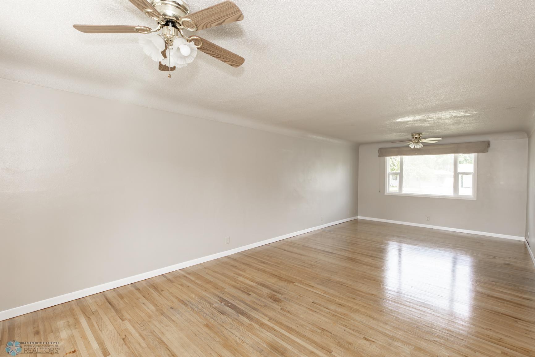 Living Room/Dining