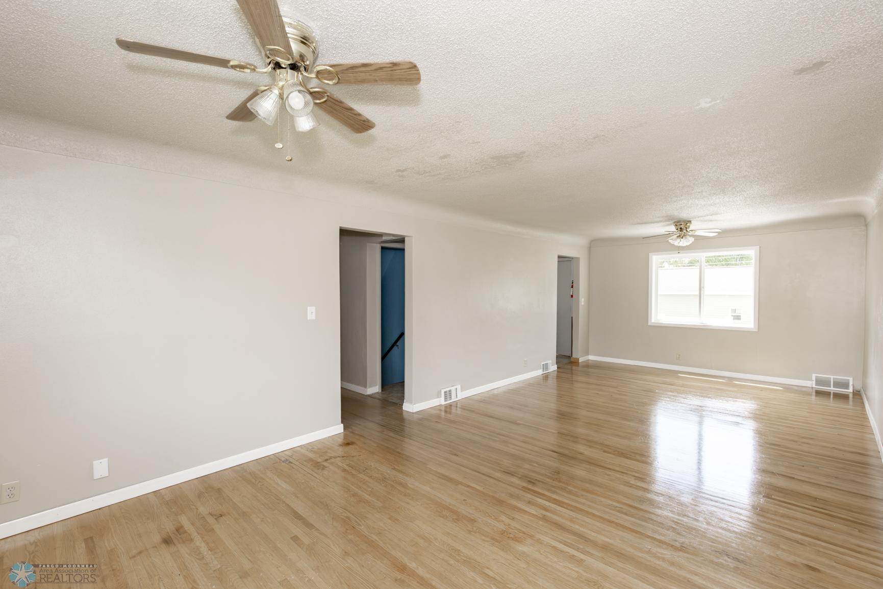 Living Room/Dining