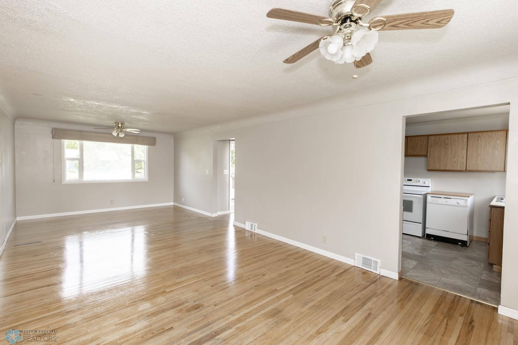 Living Room/Dining