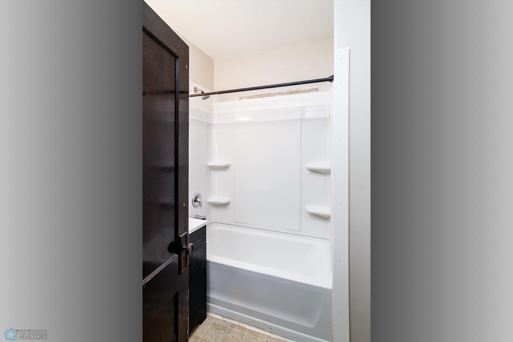 Unit 2 - Bathroom Full