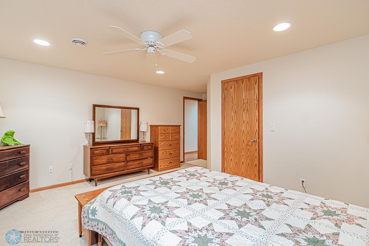Bedroom3_2.jpg