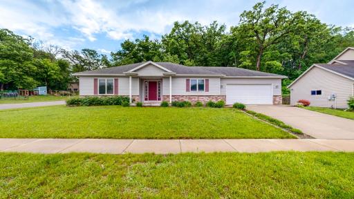 910 Southern Woods Place SW, Rochester, MN 55902