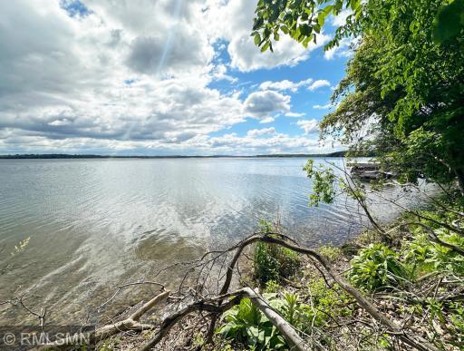 Several spots to drop a dock when you own the point and enjoy the lake.