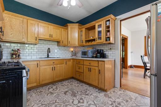 Step inside to be wowed by this charming kitchen with modern appliances!