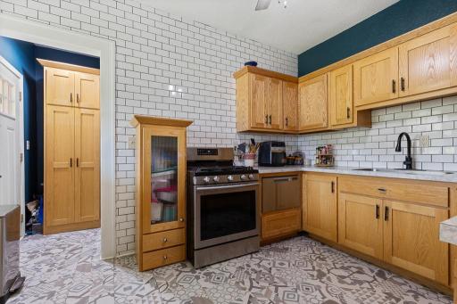 You'll feel like a chef cooking on this gas stove, and cleanup is easy with a large inset sink and new (2023) Fisher Paykel dishwasher