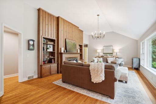 10 Woodland Road, Minneapolis, MN 55424