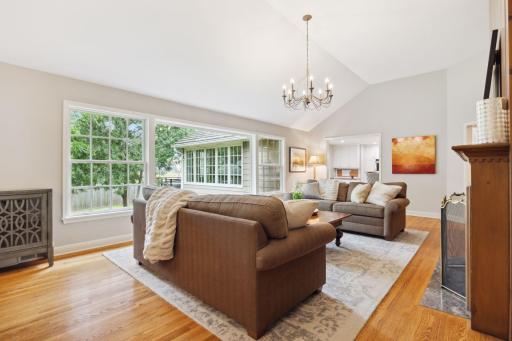 10 Woodland Road, Minneapolis, MN 55424