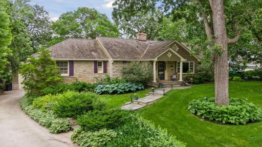 10 Woodland Road, Minneapolis, MN 55424
