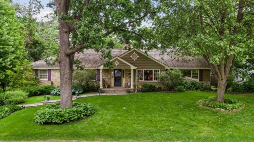 10 Woodland Road, Minneapolis, MN 55424
