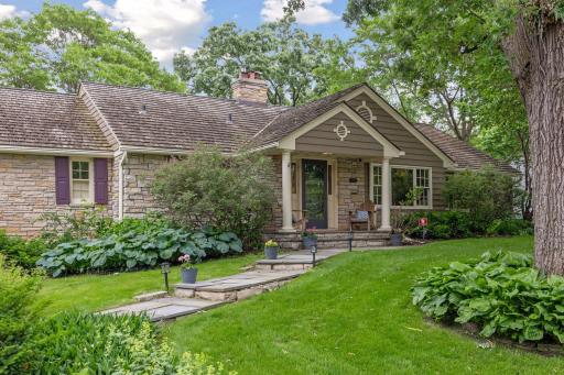 10 Woodland Road, Minneapolis, MN 55424