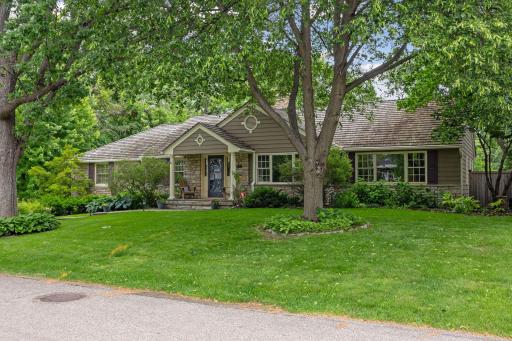 10 Woodland Road, Minneapolis, MN 55424