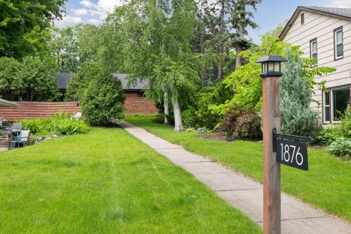 1876 Mississippi River Boulevard S, Saint Paul, MN 55116