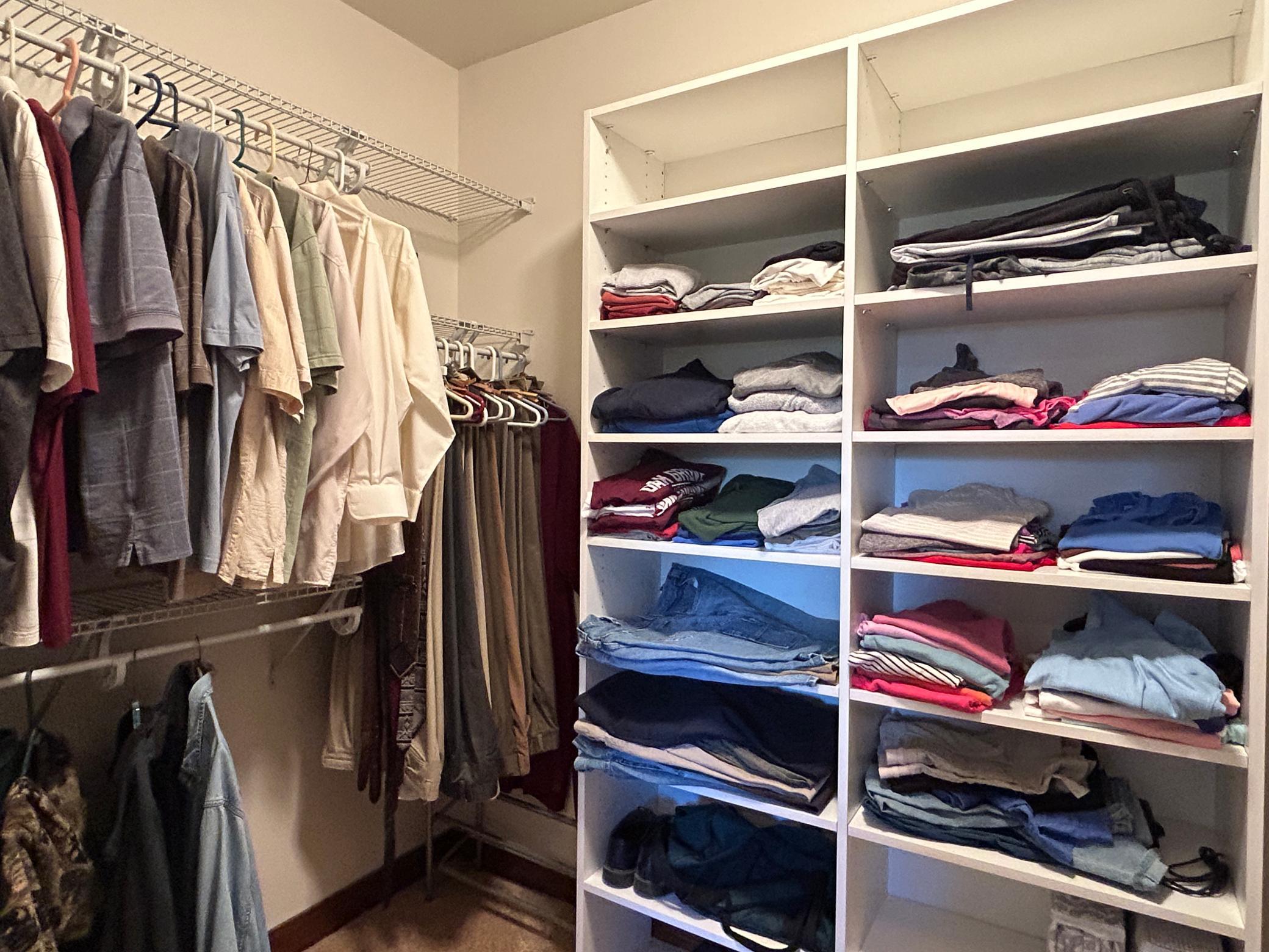 Walk in Closet.JPG