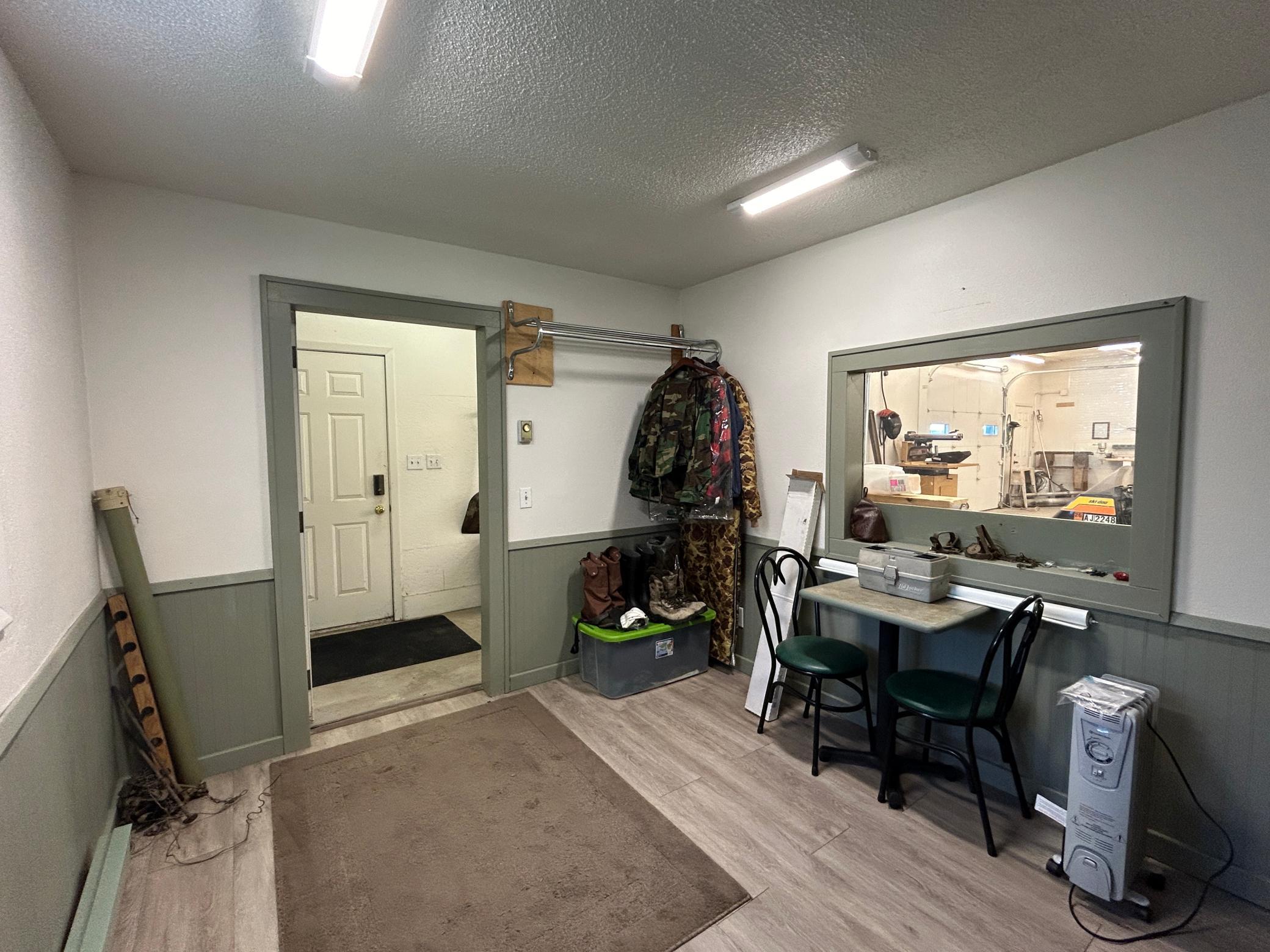 Office in Heated Shop.JPG
