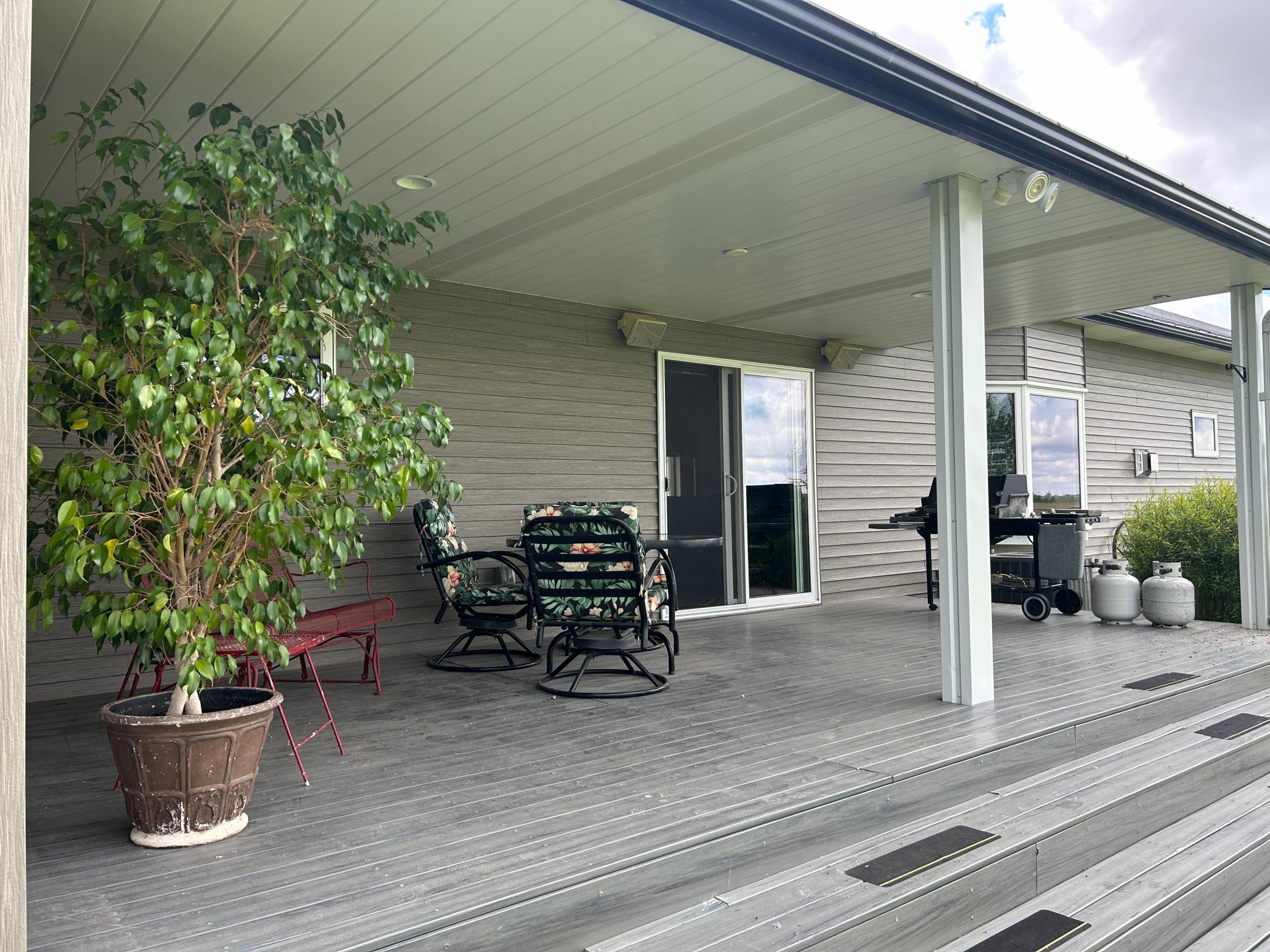 Rear Porch.JPG