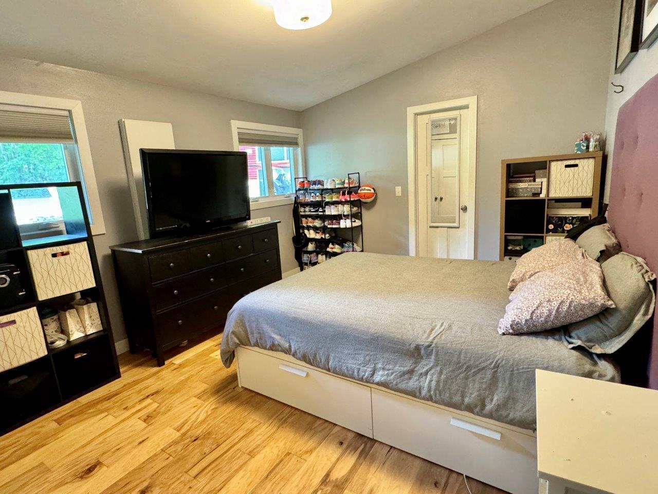 10-Primary bedroom.jpg