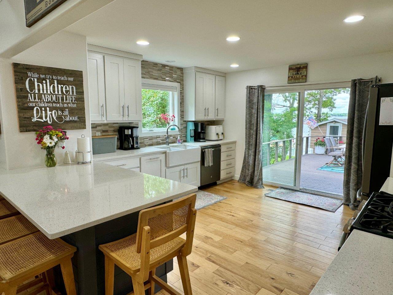 6-Kitchen.jpg