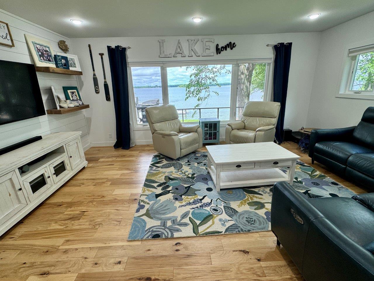 8-Living room.jpg