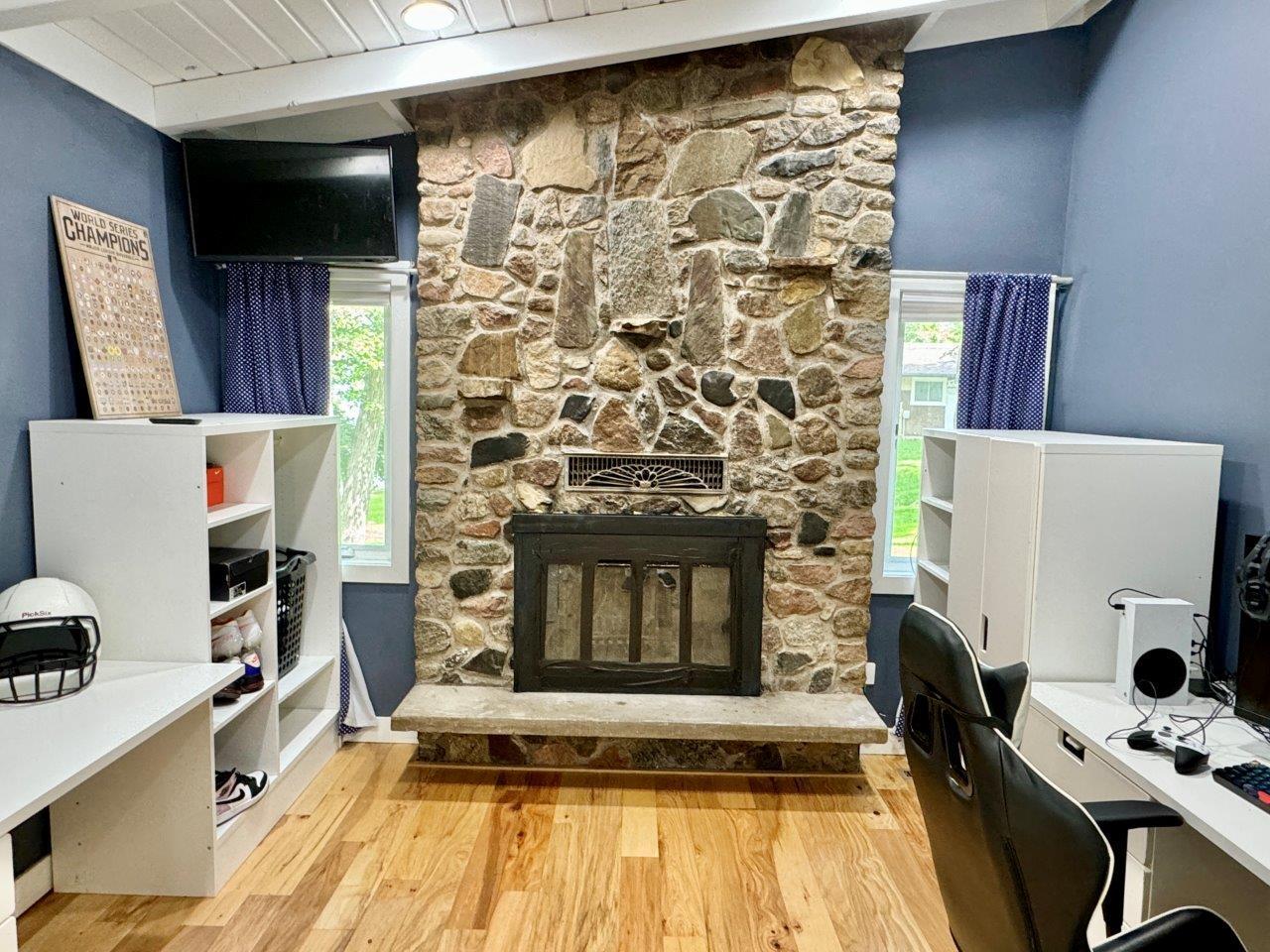 9-Fireplace in den.jpg