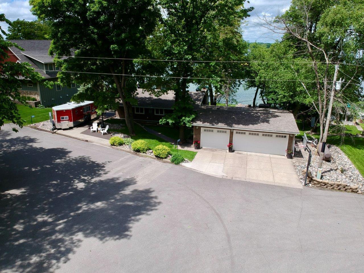 3-Detached 3-car garage.jpg
