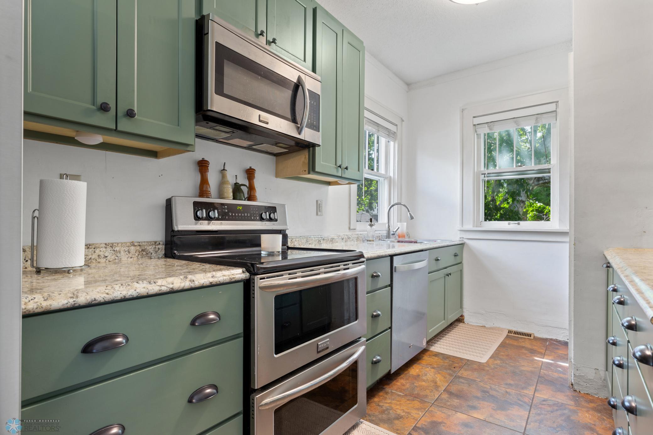 (13) Kitchen.jpg