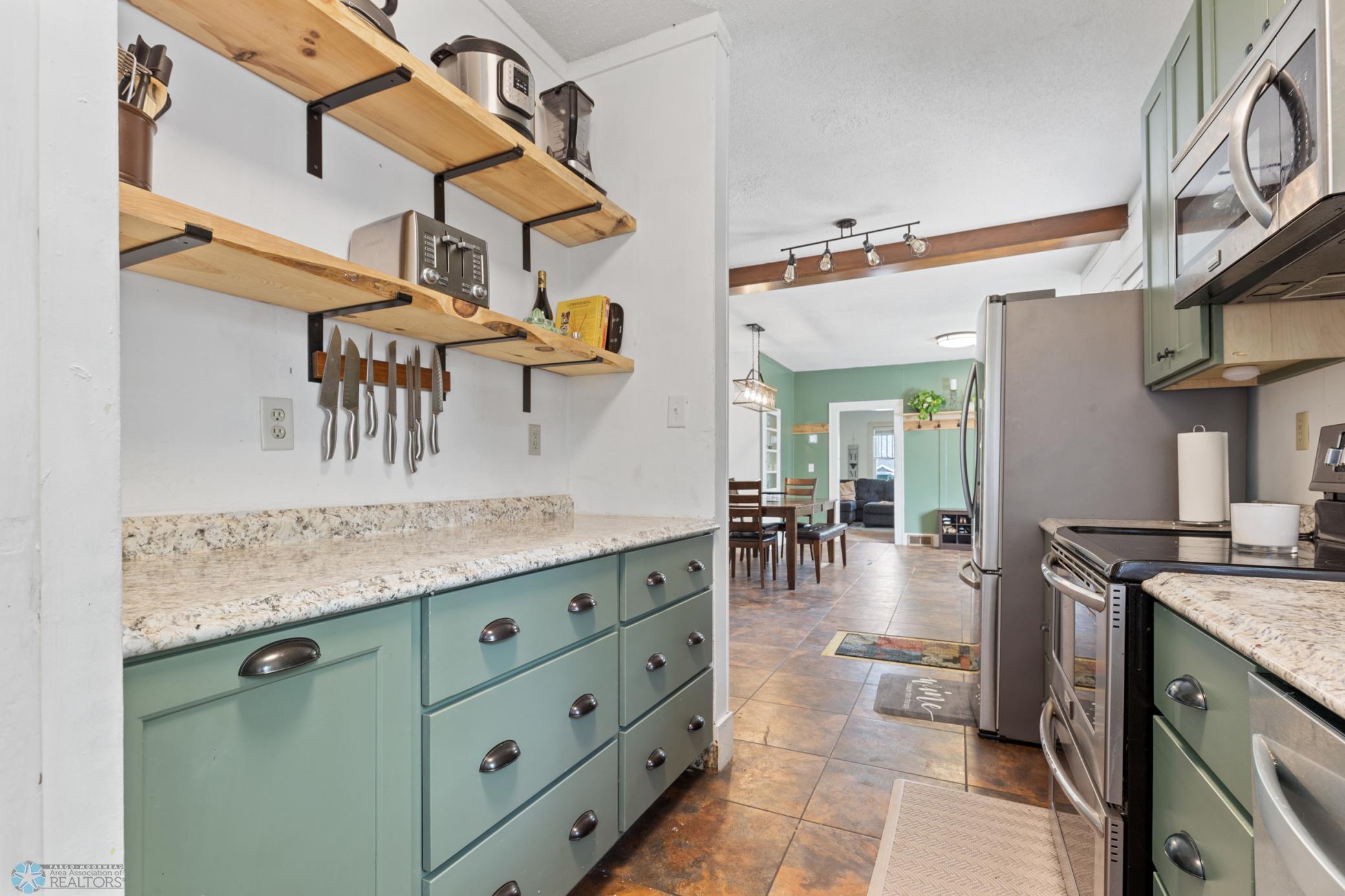 (15) Kitchen.jpg