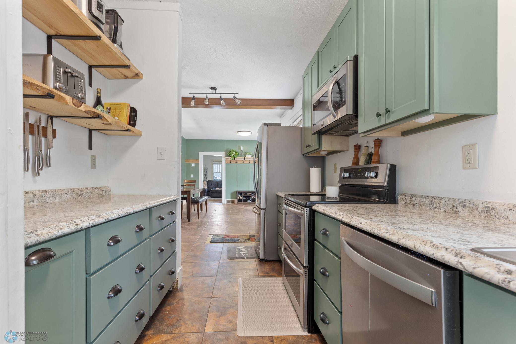 (14) Kitchen.jpg
