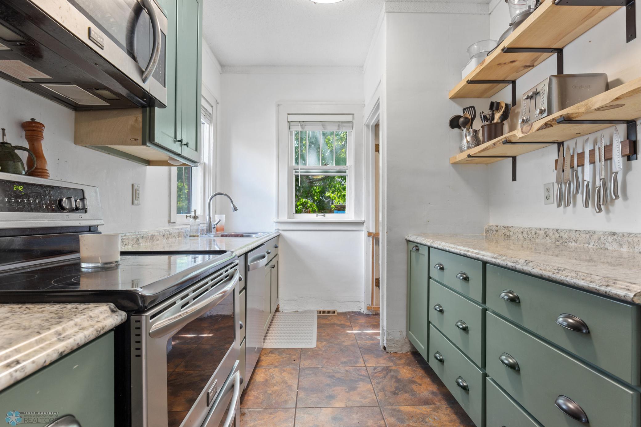 (12) Kitchen.jpg