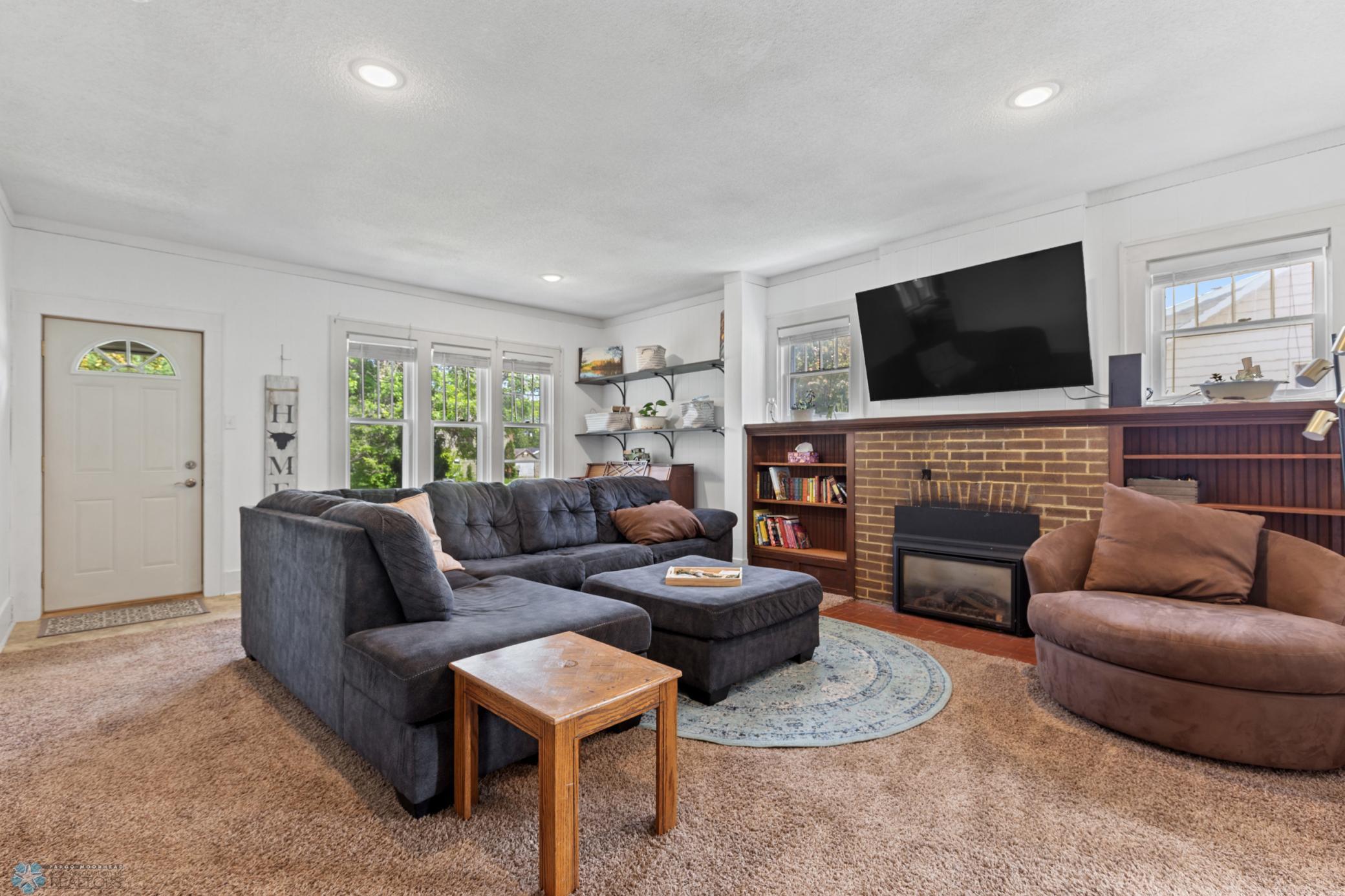(4) Living Room.jpg