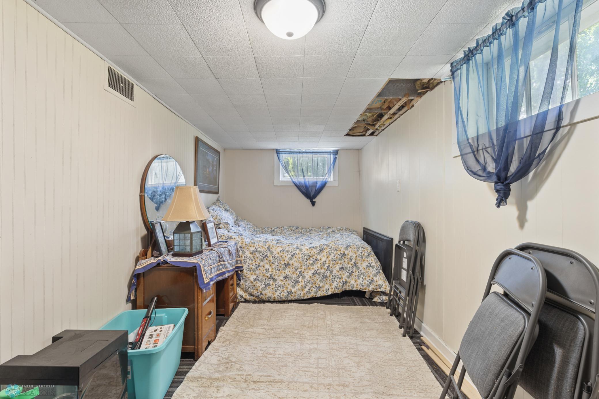(34) Bed 6 Needs Egress.jpg
