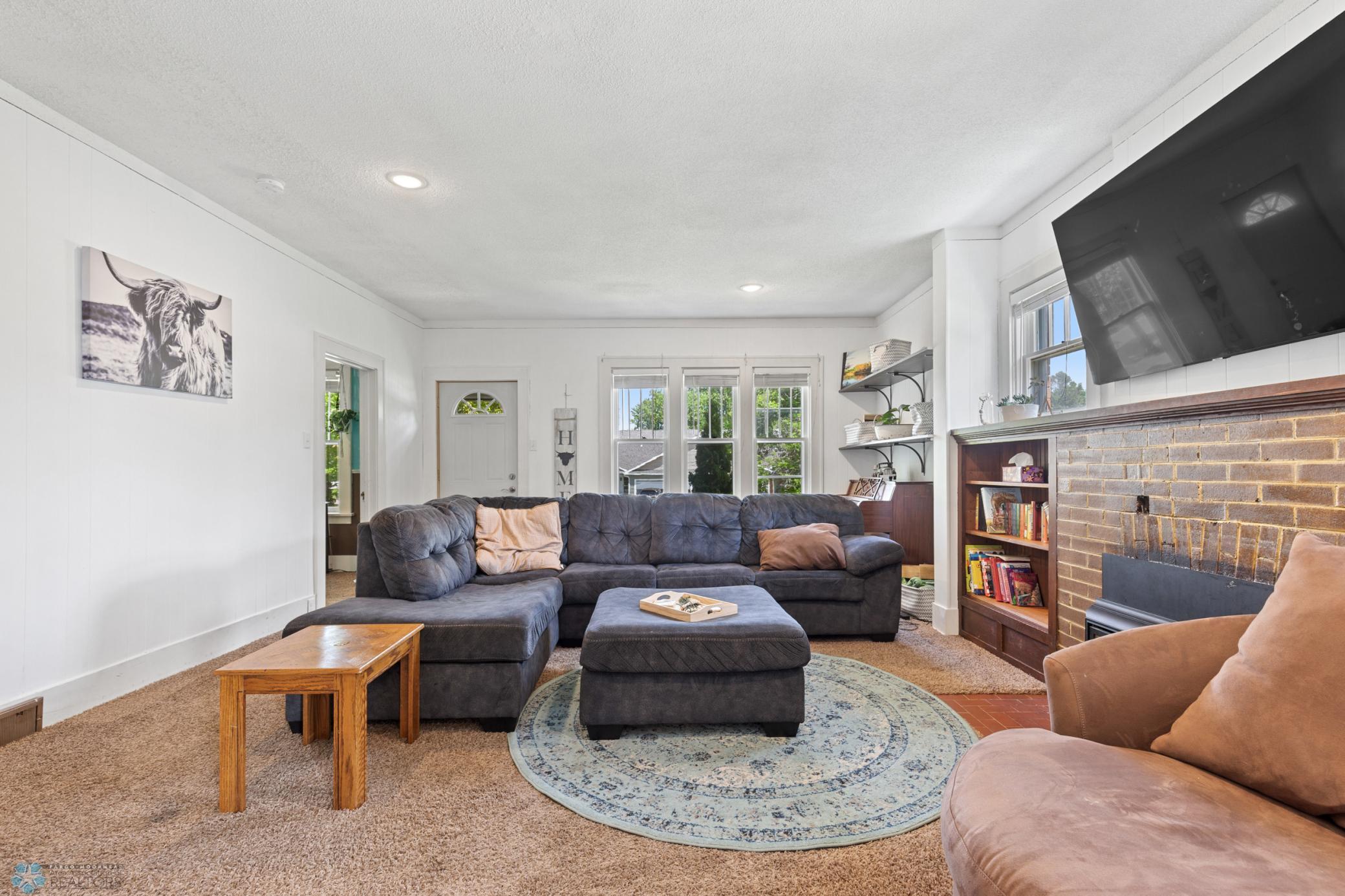 (5) Living Room.jpg